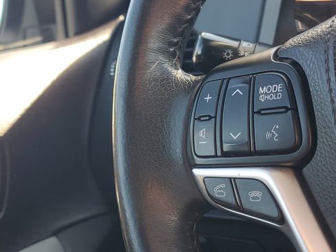 Certified 2016 Toyota Sienna SE FWD image 25
