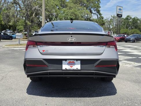 Used 2025 Hyundai Elantra Sport FWD image 4