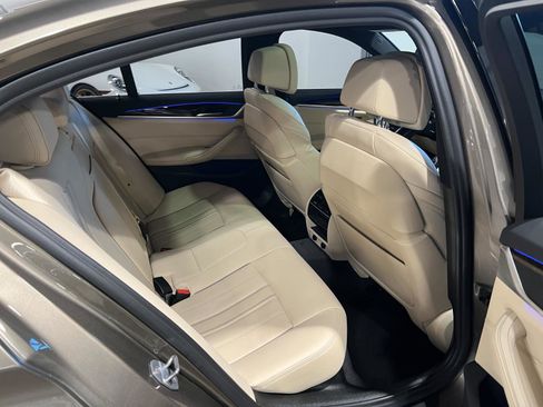 Used 2019 BMW 530e xDrive w/ Premium Package image 36