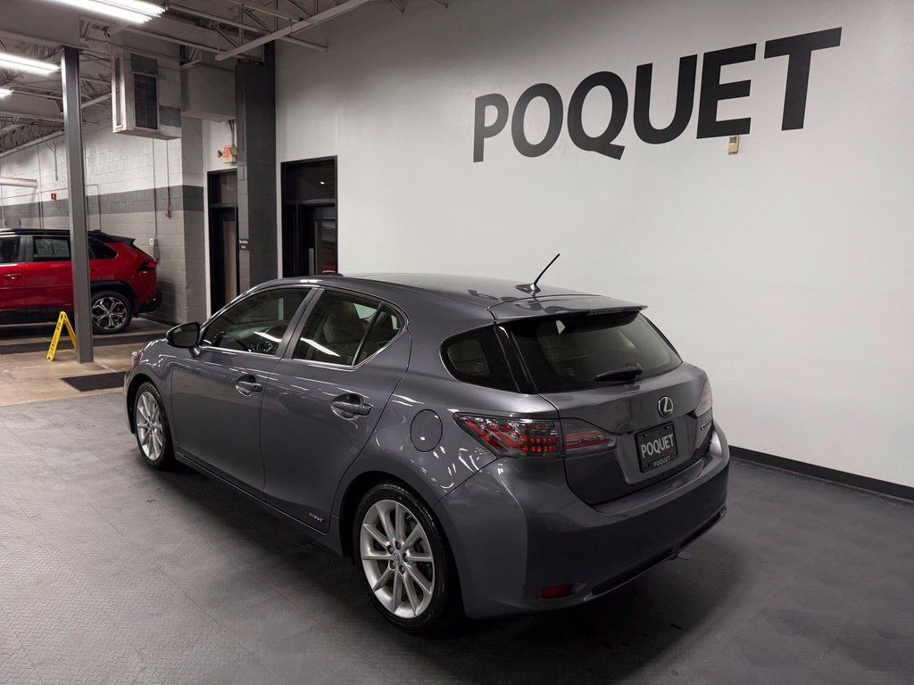 Used 2013 Lexus CT 200h w/ Premium Pkg w/Navigation FWD image 6