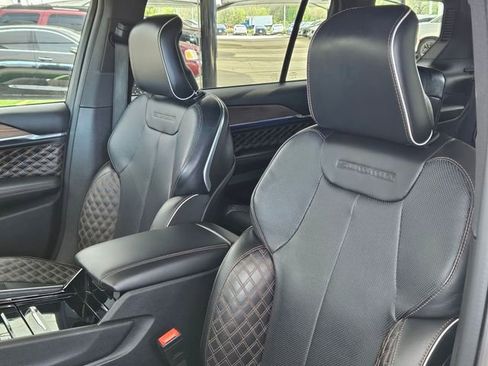 Used 2024 Jeep Grand Cherokee L Summit w/ High Altitude Package image 10