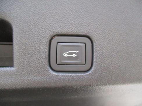 Used 2025 Chevrolet Traverse Z71 w/ LPO, Cargo Package AWD/4WD image 17