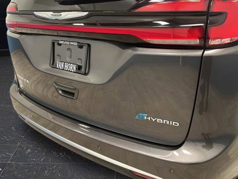 Used 2023 Chrysler Pacifica Pinnacle FWD image 42