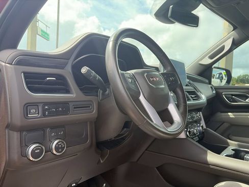 Used 2023 GMC Yukon XL SLT RWD image 18