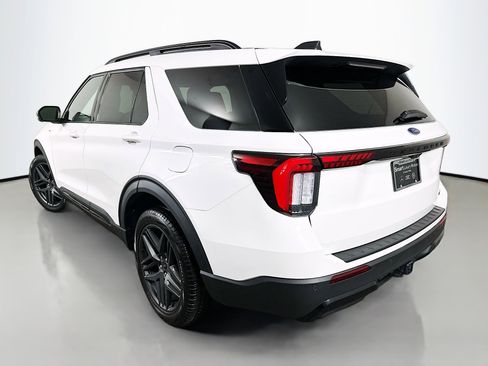 Used 2025 Ford Explorer ST-Line w/ Premium Package image 5