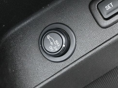 Used 2022 Chevrolet Equinox Premier FWD image 17