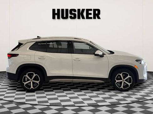 Used 2026 Volkswagen Tiguan SE AWD/4WD image 2