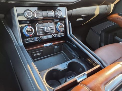 Used 2024 GMC Yukon Denali Ultimate image 32