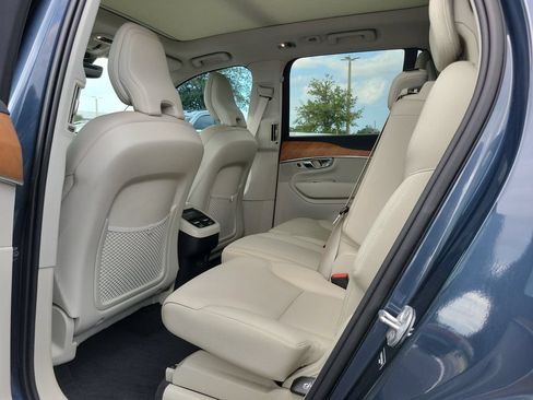 Used 2022 Volvo XC90 T6 Momentum w/ Advanced Package AWD/4WD image 12