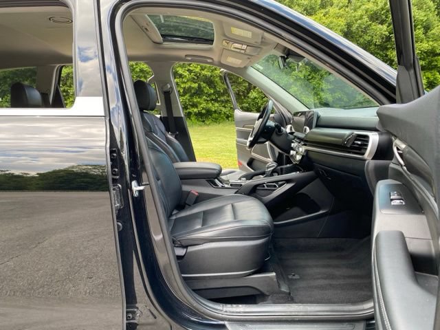 Used 2025 Kia Telluride S FWD image 14