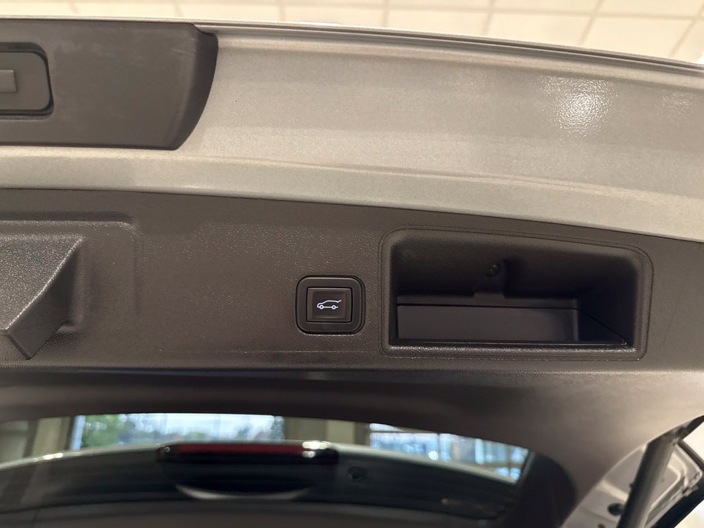 Used 2024 GMC Terrain Denali w/ Denali Premium Package AWD/4WD image 19