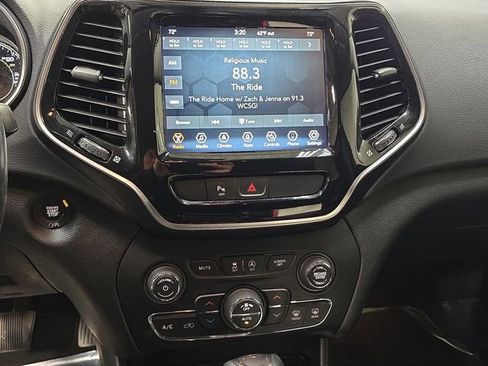 Used 2020 Jeep Cherokee Limited image 21