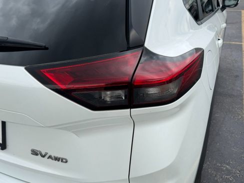 Used 2024 Nissan Rogue SV AWD/4WD image 14