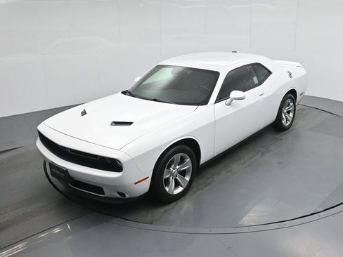 Used 2020 Dodge Challenger SXT image 30