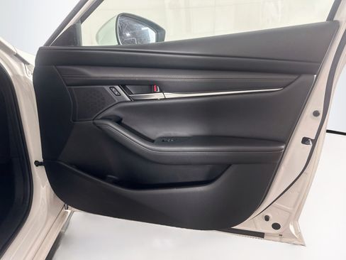 Used 2019 MAZDA MAZDA3 Hatchback FWD image 31