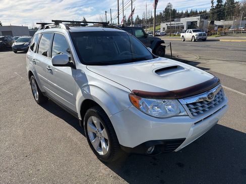 Used 2011 Subaru Forester 2.5XT Premium w/ Popular Equipment Group 5B image 9