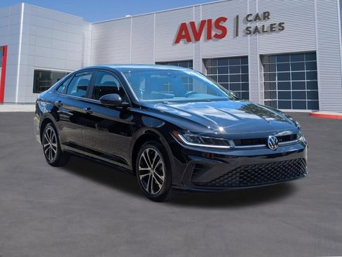Used 2025 Volkswagen Jetta Sport FWD image 3