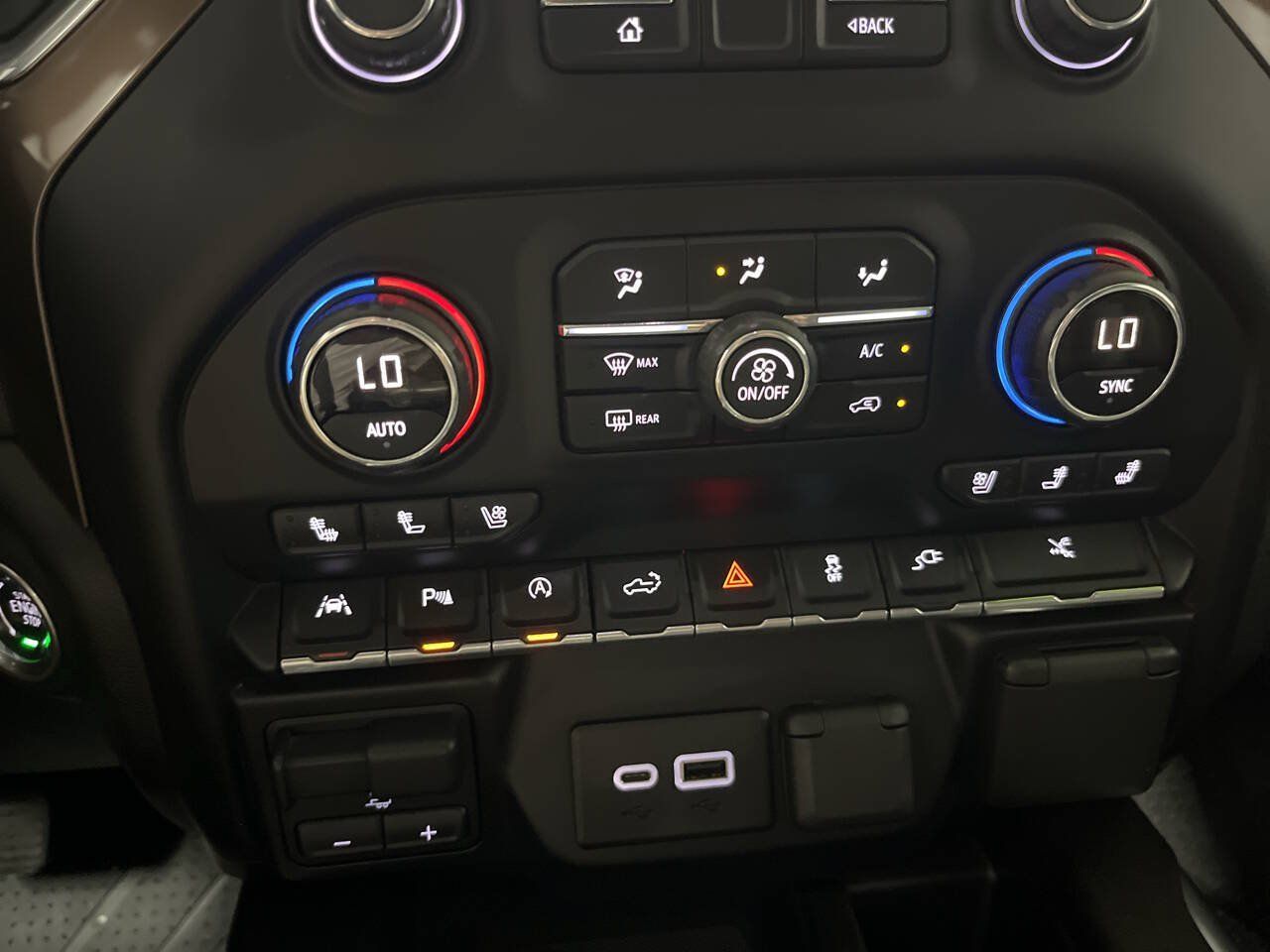 Used 2019 Chevrolet Silverado 1500 High Country w/ Technology Package AWD/4WD image 22