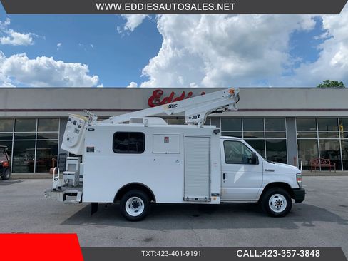 Used 2018 Ford E-350 and Econoline 350 Super Duty RWD image 1
