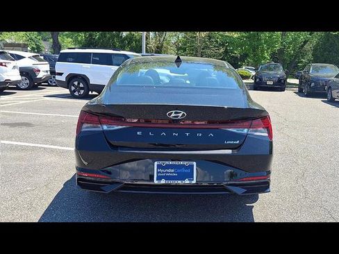 Certified 2023 Hyundai Elantra Limited FWD image 7