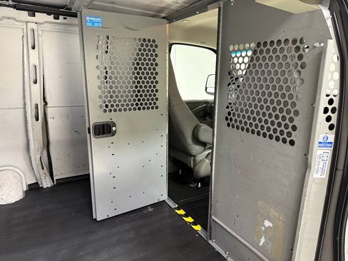 Used 2017 Chevrolet Express 2500 Extended RWD image 34