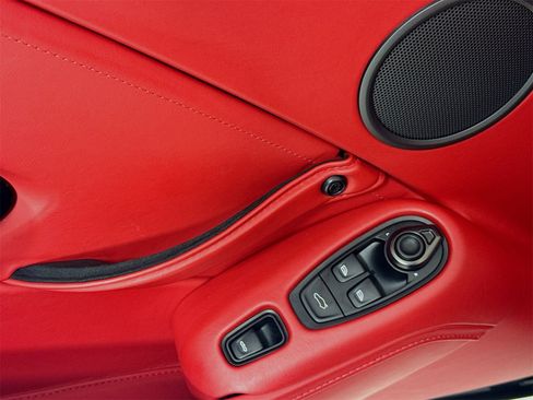 Used 2022 Aston Martin V8 Vantage image 16