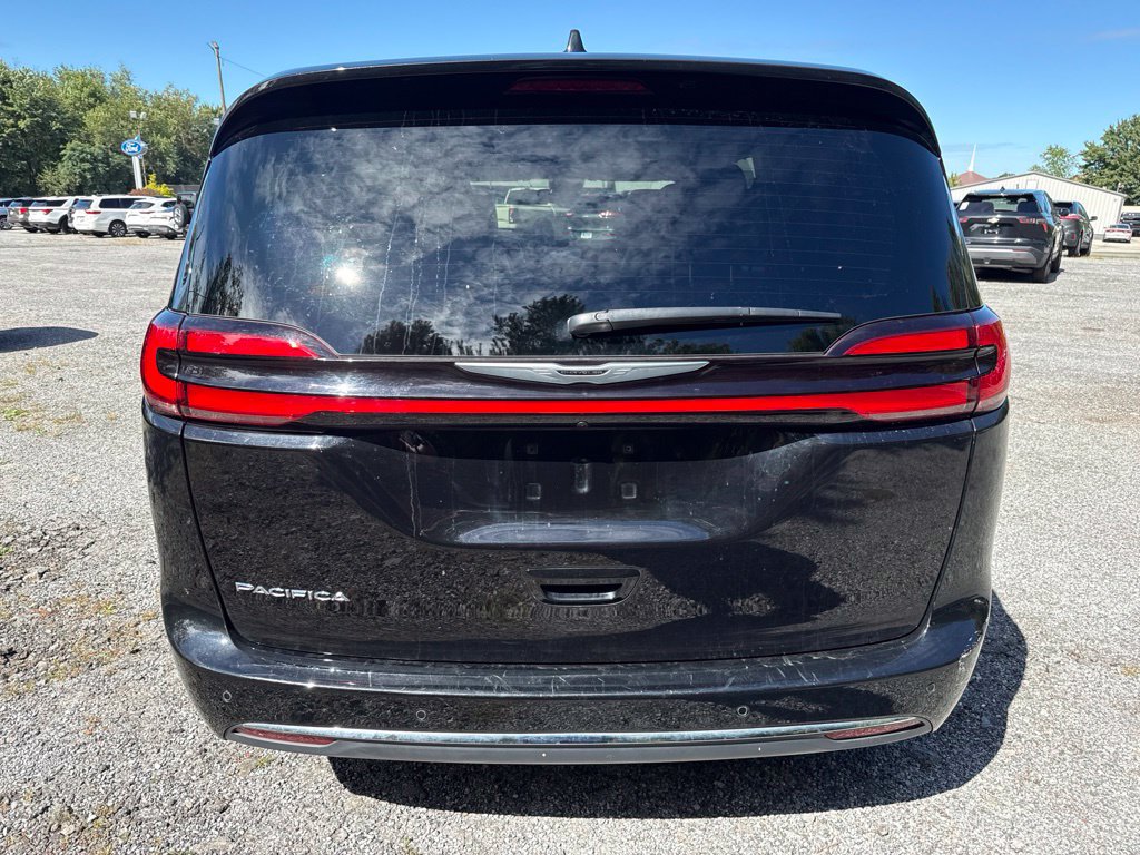 Used 2025 Chrysler Pacifica Select FWD image 6