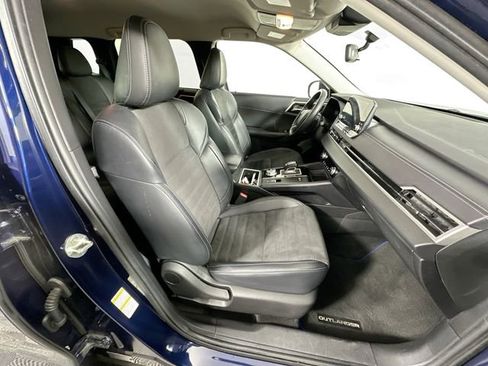 Used 2024 Mitsubishi Outlander SE image 29