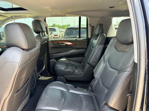 Used 2019 Cadillac Escalade ESV Luxury RWD image 24