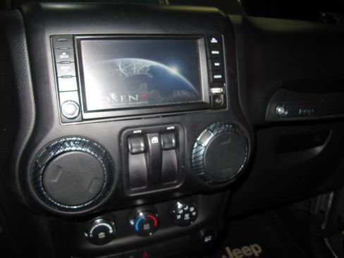 Used 2014 Jeep Wrangler Sport w/ Quick Order Package 24S AWD/4WD image 31