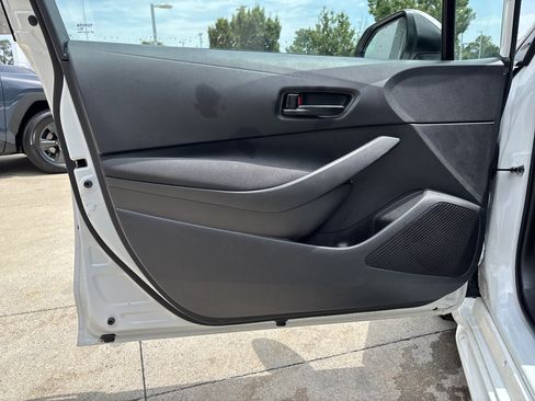 Used 2025 Toyota Corolla LE FWD image 13