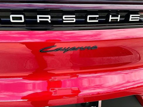 Used 2024 Porsche Cayenne AWD/4WD image 45