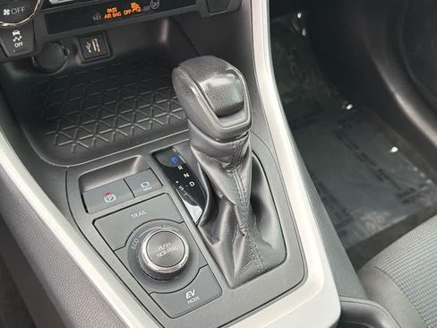 Used 2024 Toyota RAV4 LE AWD/4WD image 29