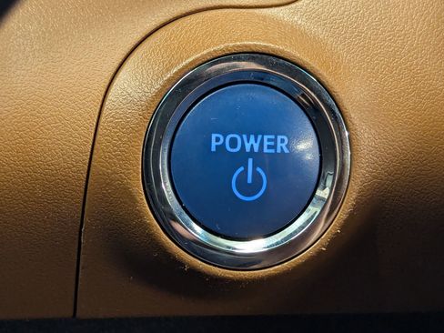 Used 2019 Toyota Avalon Limited image 32