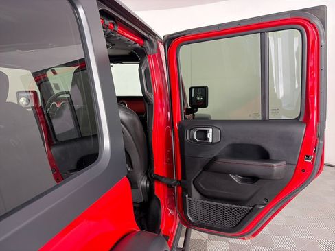 Used 2018 Jeep Wrangler Unlimited Rubicon w/ Cold Weather Group AWD/4WD image 28