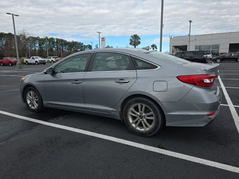 Used 2017 Hyundai Sonata SE image 4