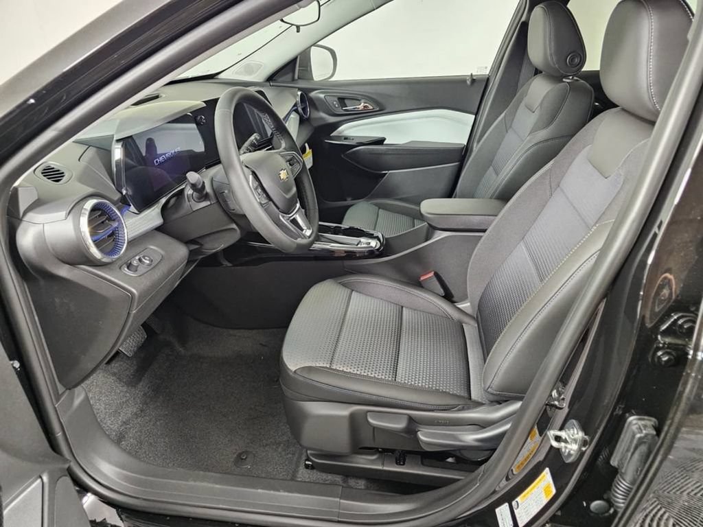 Used 2026 Chevrolet Trax LT w/ LT Convenience Package FWD image 22