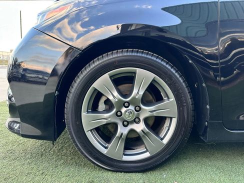 Used 2017 Toyota Sienna SE image 23