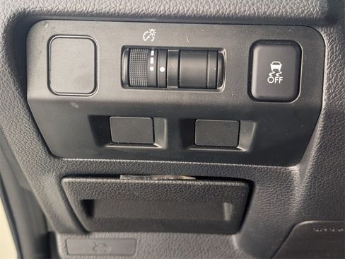 Used 2015 Subaru Crosstrek 2.0i Premium image 24