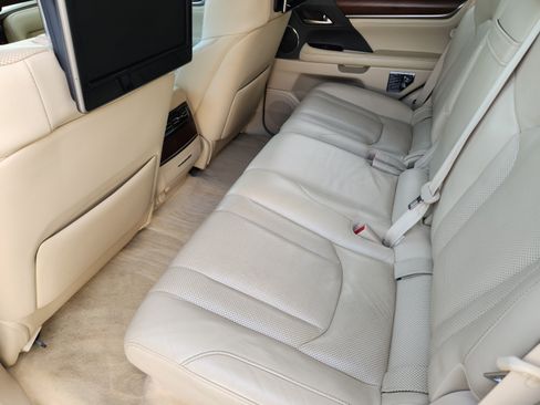 Used 2016 Lexus LX 570 4WD w/ Luxury Package image 28