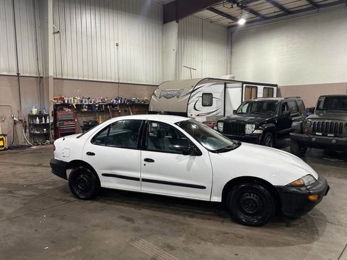 Used 1997 Chevrolet Cavalier Sedan image 2