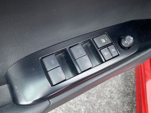 Used 2025 Toyota Camry SE image 13