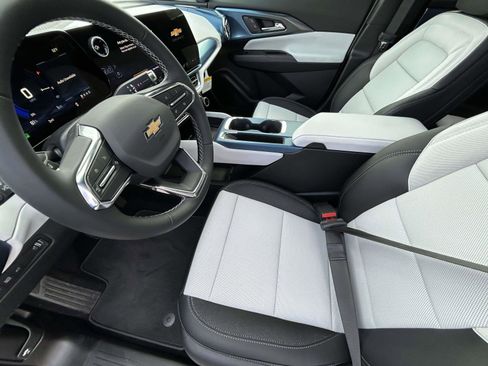 New 2026 Chevrolet Equinox EV LT image 10