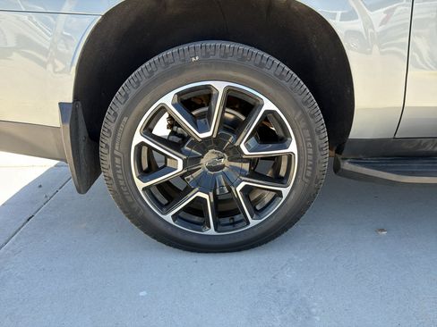 Used 2023 Chevrolet Suburban RST w/ Luxury Package AWD/4WD image 26