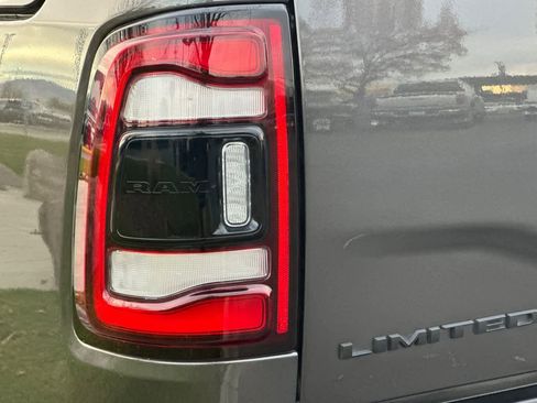 Used 2024 RAM 2500 Limited image 27