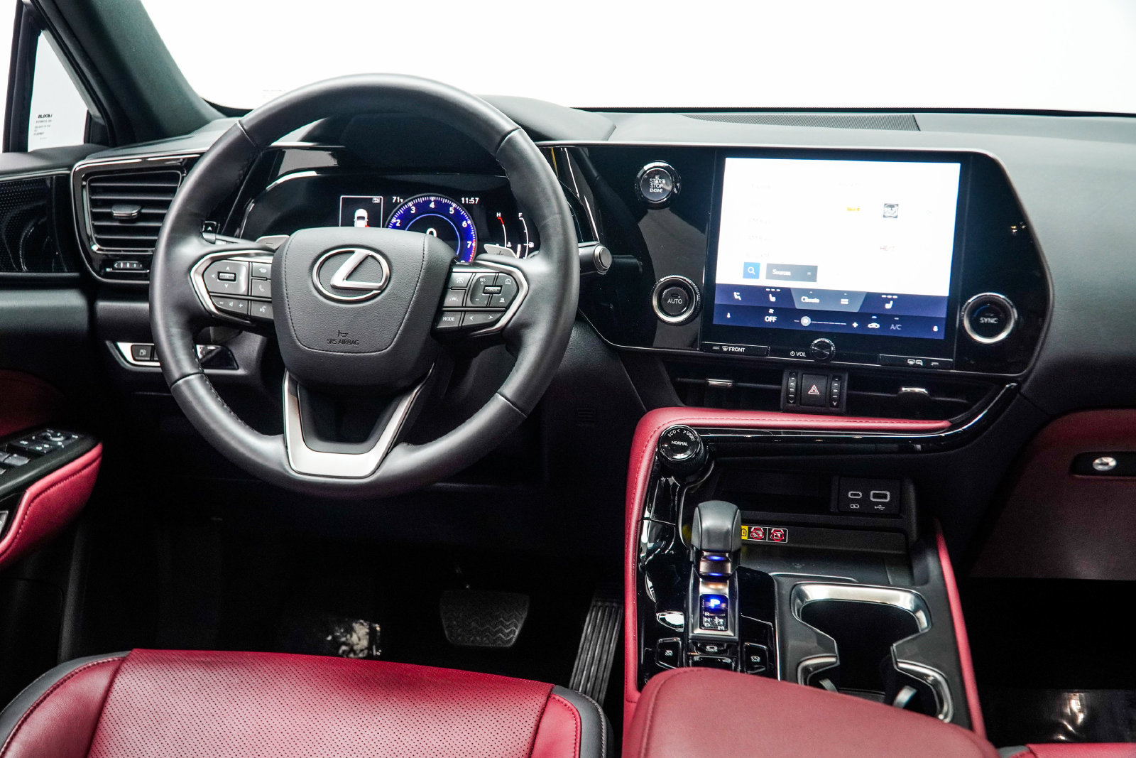 Used 2025 Lexus NX 250 FWD w/ Towing Package (2000 Lbs) image 17