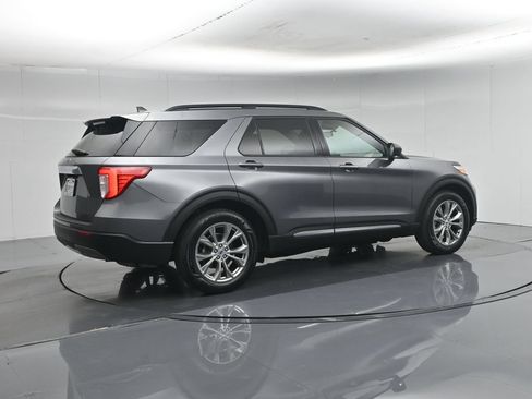 Certified 2021 Ford Explorer XLT w/ Equipment Group 202A RWD image 32