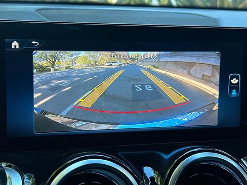 Used 2026 Mercedes-Benz GLB 250 image 23