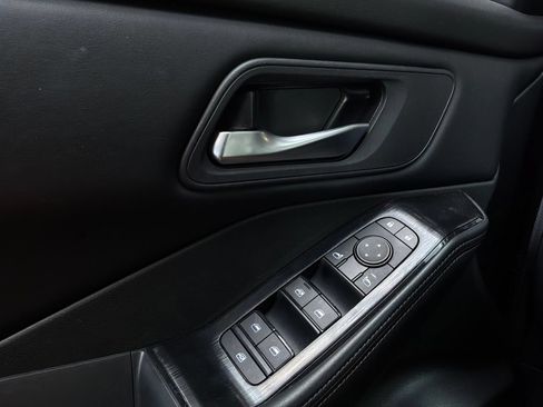 Used 2025 Nissan Rogue SV FWD image 21