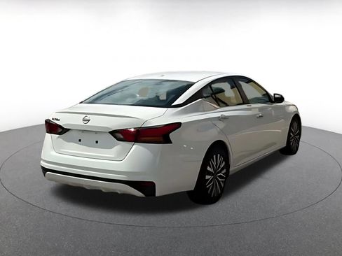 Used 2025 Nissan Altima 2.5 SV FWD image 11